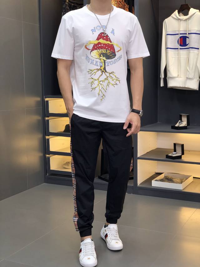 Gucci. This year's latest hot-selling short-sleeved T-shirt. Available in stores