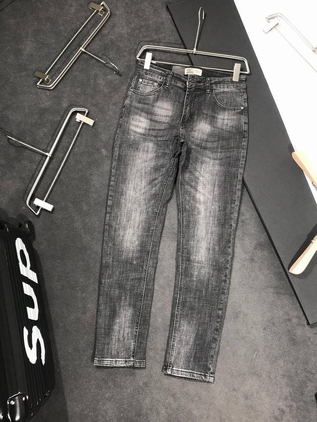 Burberry. New spring/summer men's jeans, featuring slightly stretchy fabric, ex