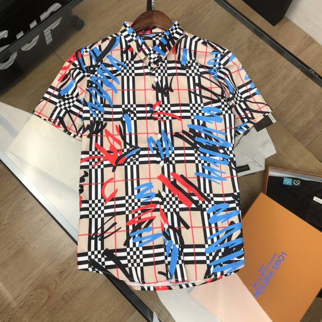 Burberry all-over print short-sleeved shirt, a new spring arrival. Custom-made