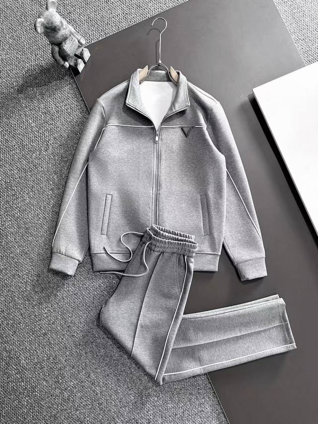 The Valentino 25Ss new autumn/winter stylish casual men's suits offer ultimate