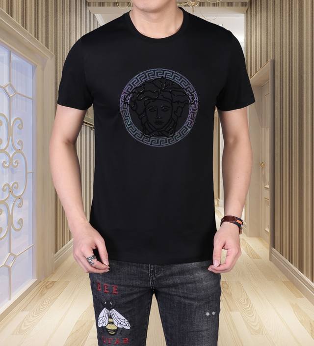 The store manager recommends Versace's new early spring collection. Real photos