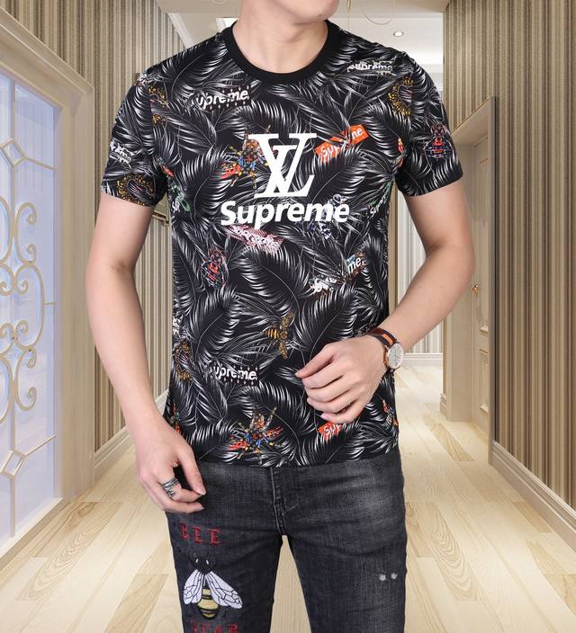 The store manager is recommending Donkey's new early spring collection. Real ph