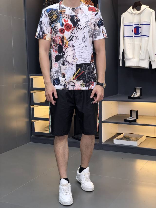 Fendi. This year's latest hot-selling short-sleeved T-shirt. Available exclusiv