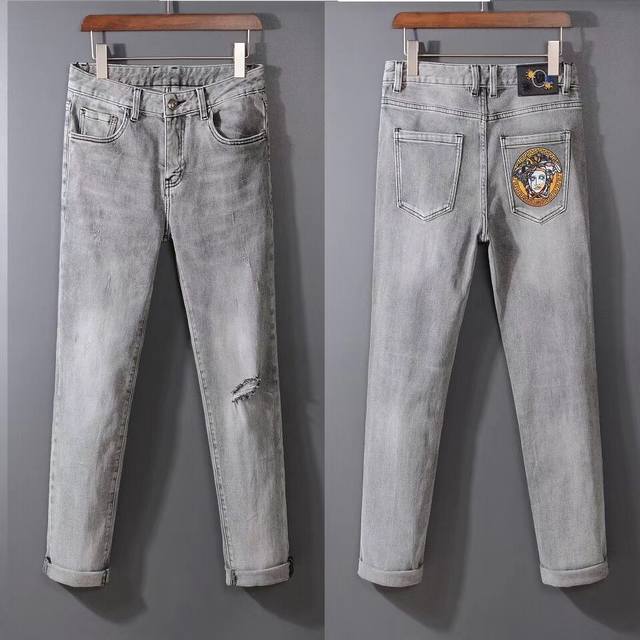 Versace skinny jeans are incredibly comfortable, yet understated yet luxurious.