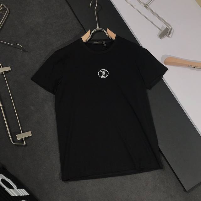 Lv Louis Vuitton chest simple Lv embroidery and full text direct-print printing