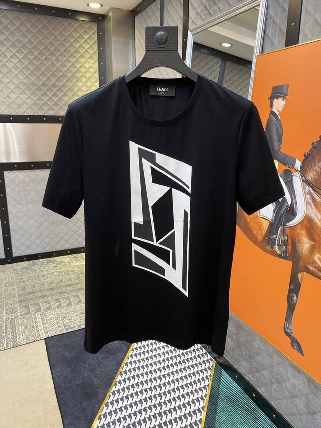 Fendi: The latest spring and summer fashion round-neck short-sleeved T-shirt fro