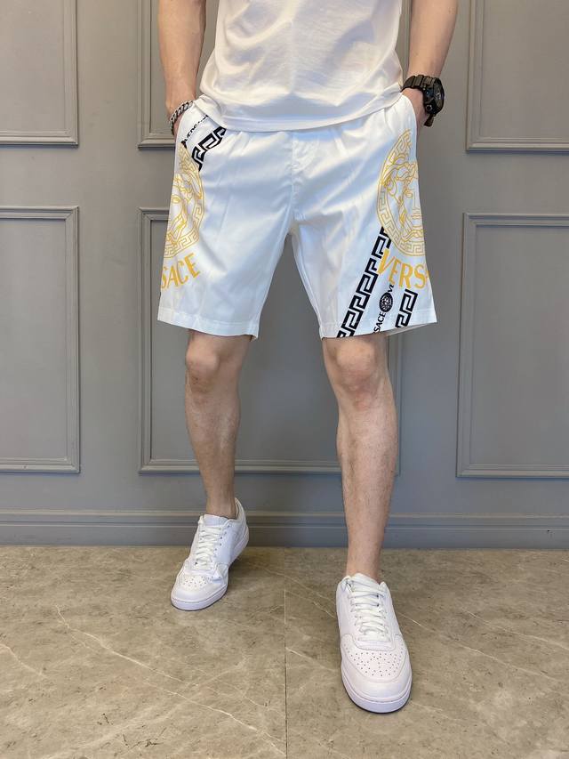 Versace's new summer men's casual shorts, a high-end version! Custom-made fabri