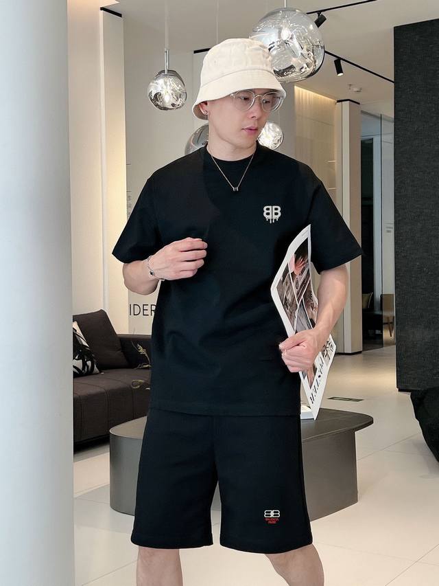 Exclusively for Balenciaga, this new, stylish, round-neck short-sleeved shorts