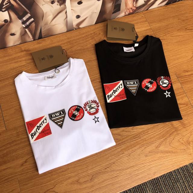 Bar*LiBu***Rry is now selling this! This short-sleeved, round-neck T-shirt featu