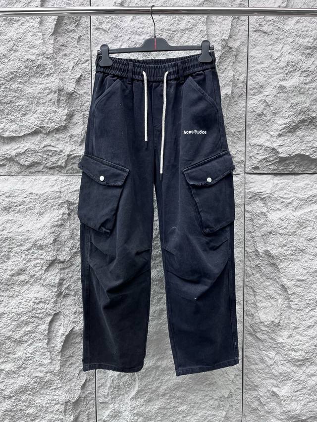 Acn is made of imported high-quality washed twill cotton fabric with a distresse