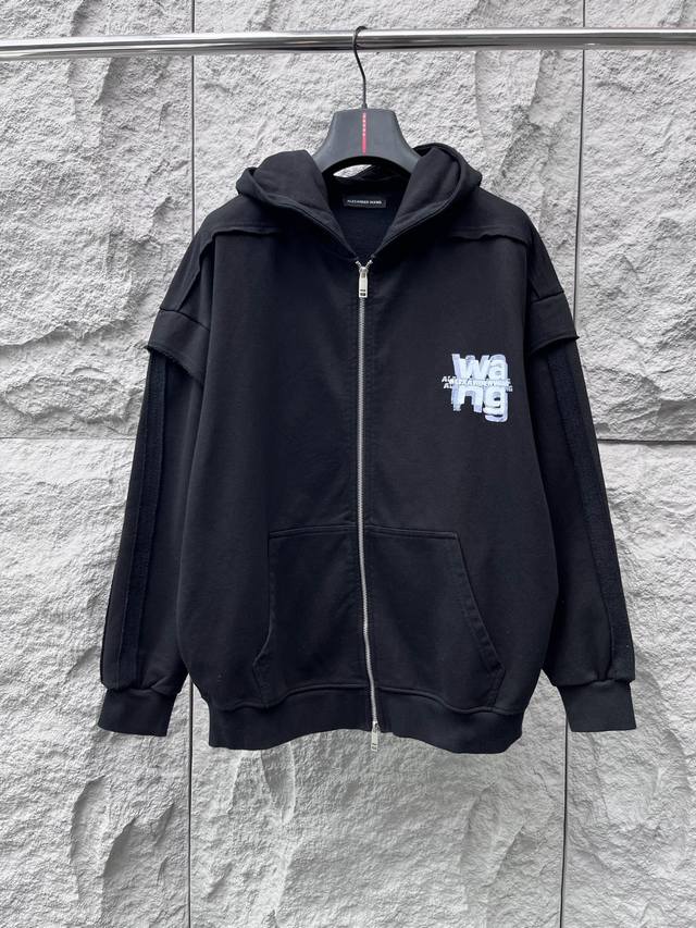 Clothes and Pants King's new fall and winter suits are made of custom-made high