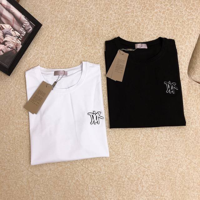 Dior's new spring and summer collection is available in 1:1 replica sizes. Super