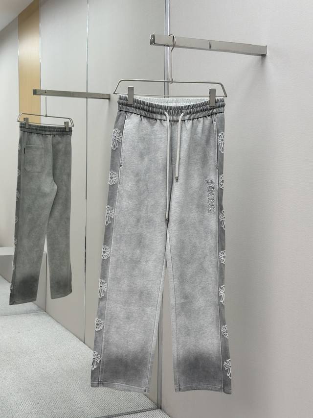 Ch 25Fw New Fall/Winter Pants offer a fresh interpretation of the aesthetic, sho