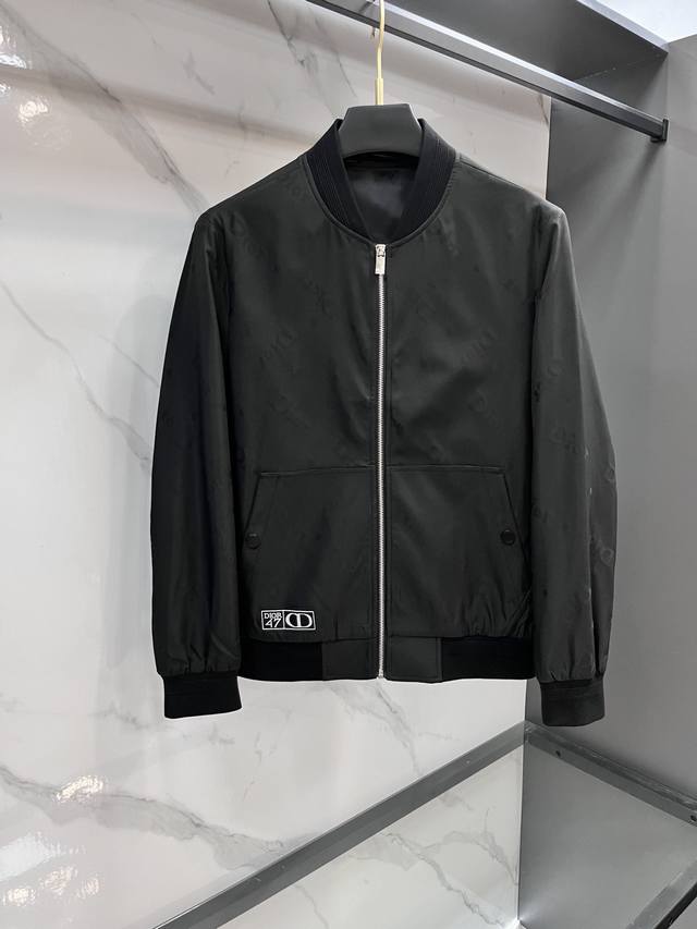 Dior's new autumn 2025 products are available for sale simultaneously. These ar