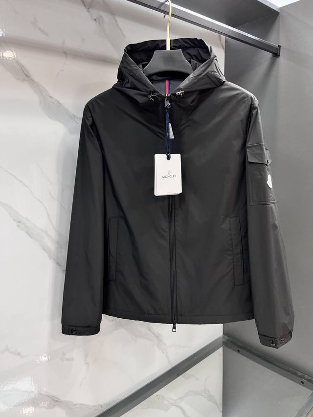Moncler 2025 new men's casual custom jacket. Put on a simple and capable casual