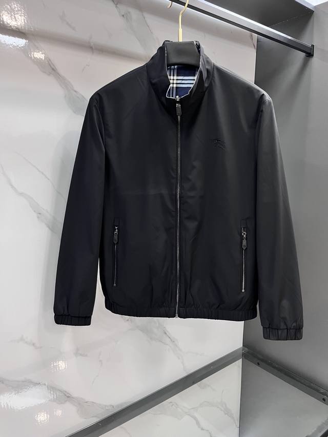 Burberry's 2025 Fall/Winter new haute couture reversible collection! This rare,