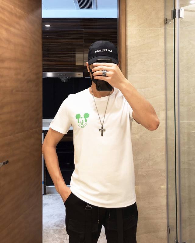 Gucci's latest hot-selling short-sleeve top is now available at Gucci's official