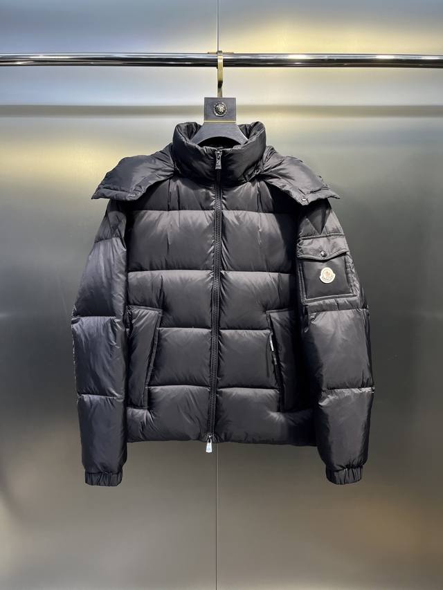 Moncler Down JacketThis Montbeliard down jacket is crafted from iconic Lon Laqu