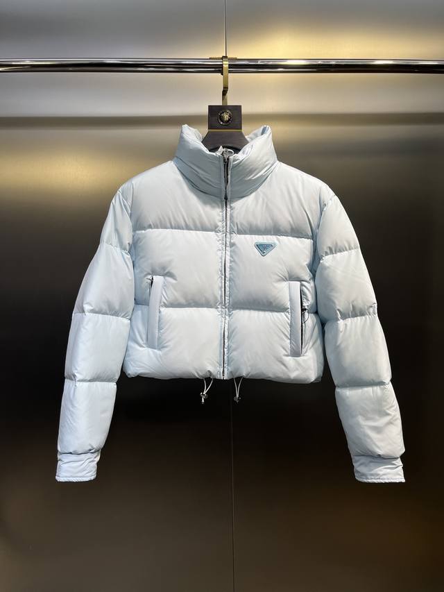 New Triangle Logo Short Down Puffer Jacket . This square-cut down jacket is av
