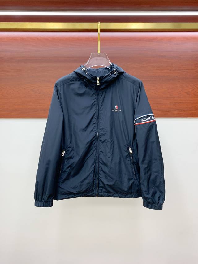 Moncler's 2025 Fall/Winter new hot-selling item, this stylish casual jacket is u