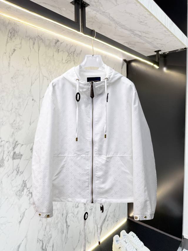 Lv 2025 Fall new jacket, a runway-fresh item in immaculate condition, comfortabl