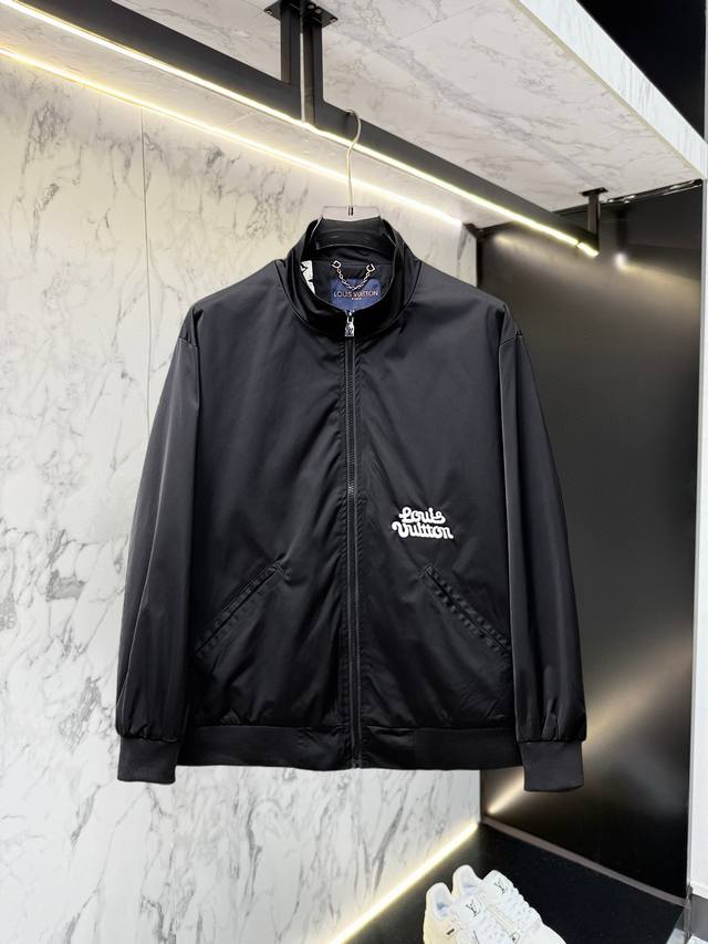 Lv 2025 Fall new jacket, a runway-fresh item in immaculate condition, comfortabl