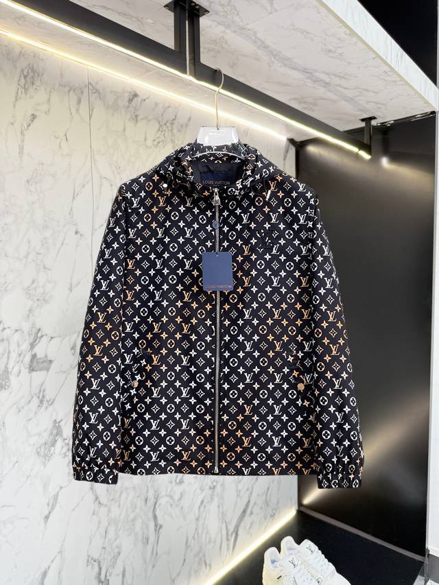 Lv 2025 Fall new jacket, a runway-fresh item in immaculate condition, comfortabl