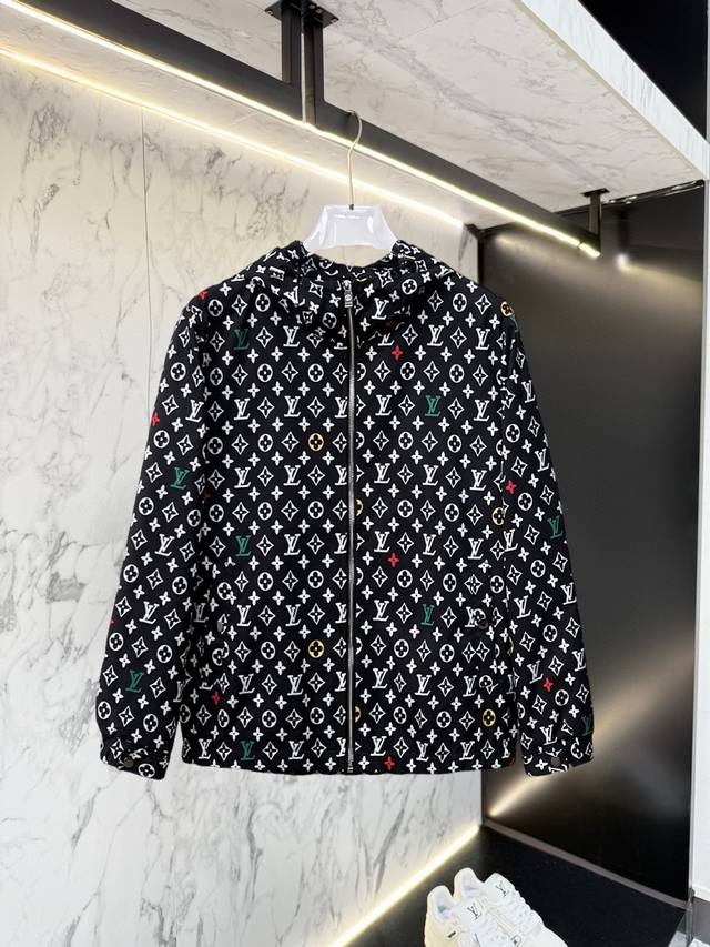Lv 2025 Fall new jacket, a runway-fresh item in immaculate condition, comfortabl