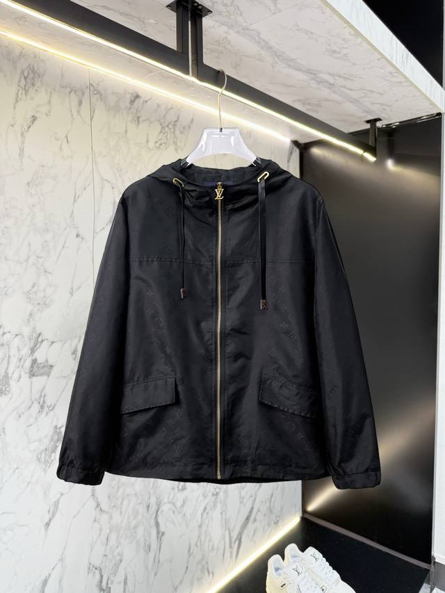 Lv 2025 Fall new jacket, a runway-fresh item in immaculate condition, comfortabl