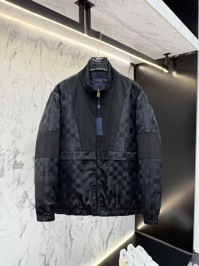 Lv 2025 Fall new jacket, a runway-fresh item in immaculate condition, comfortabl