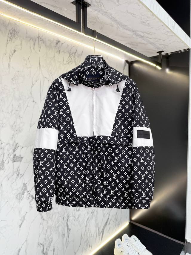 Lv 2025 Fall new jacket, a runway-fresh item in immaculate condition, comfortabl