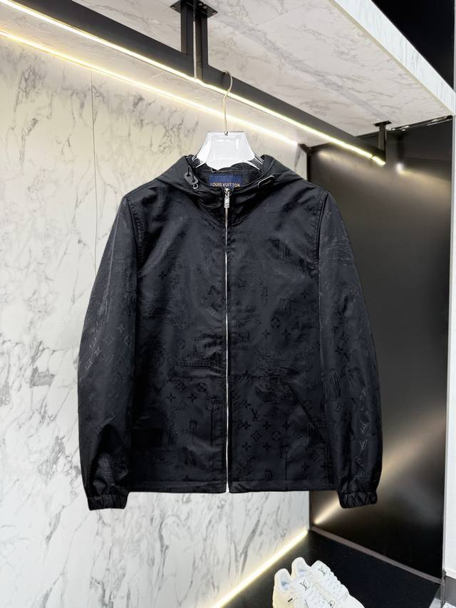 Lv 2025 Fall new jacket, a runway-fresh item in immaculate condition, comfortabl