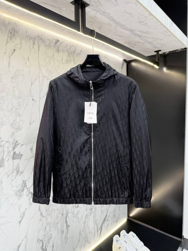 Dior reversible jacket, new for Fall 2025. This runway-fresh jacket is in immac