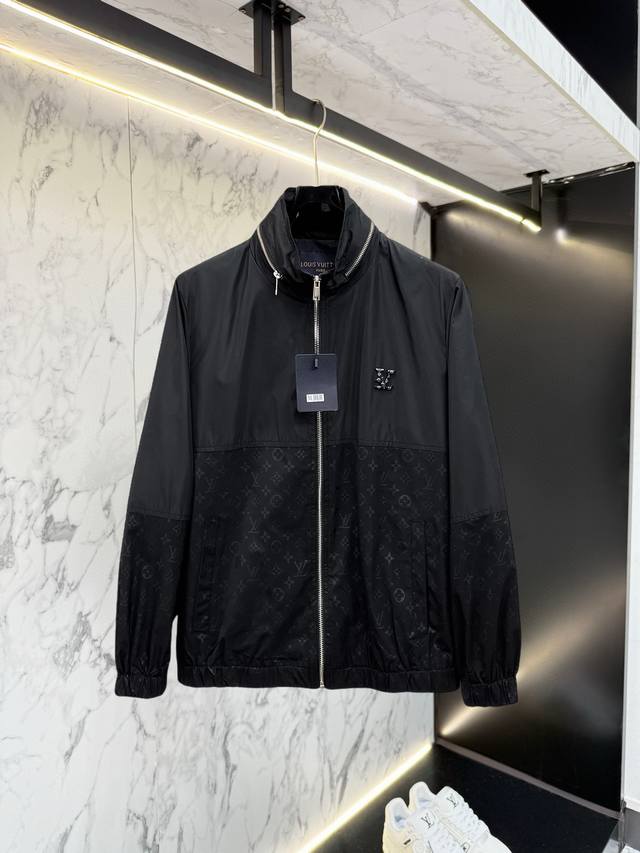 Lv 2025 Fall new jacket, a runway-fresh item in immaculate condition, comfortabl