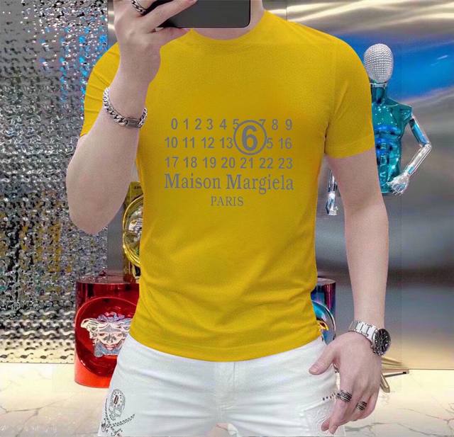 Original men's casual short-sleeved T-shirt from the Mm6 brand, perfect for ove