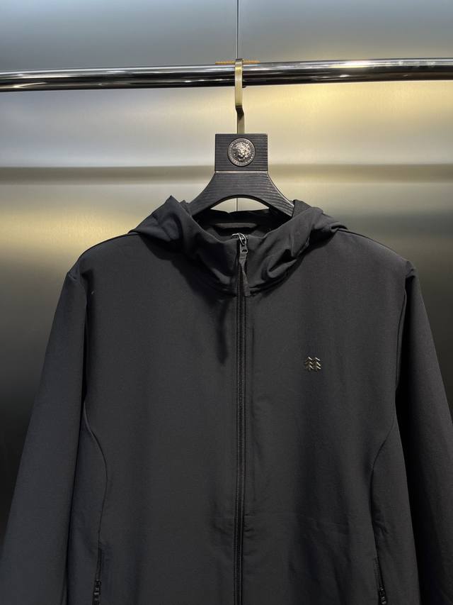 Kolon's latest 2025 men's hardshell jacket for fall and winter! This windproof