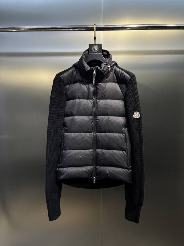 Moncler men's early fall new arrival. Classic stand-up collar zippered wool knit