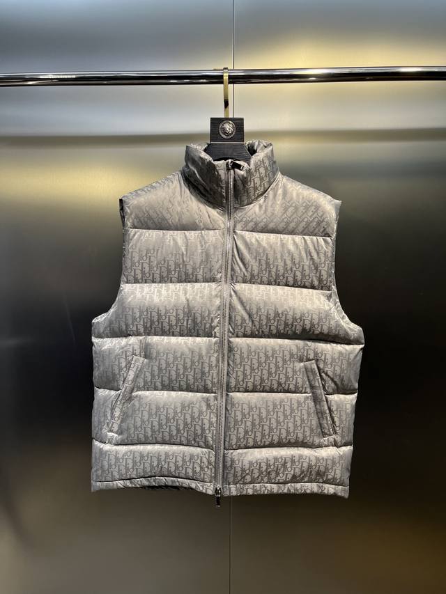 Dior Winter New Style: Dior Dior New Winter Runway Style, Available on the Offic