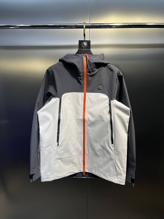 Kolon Sport Kolon 1992 outdoor mountaineering and hiking waterproof jacket uses