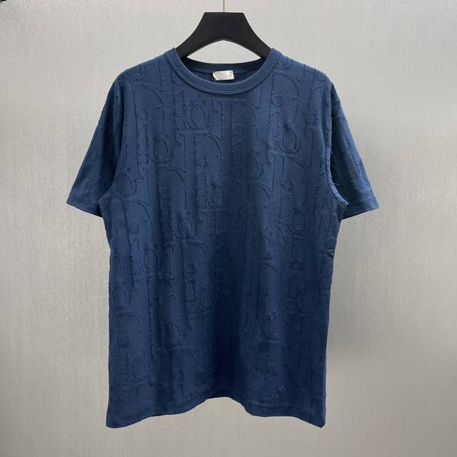 Cd Short-sleeved jacquard shirt with shearling design. Size: S-Xl. This t-shirt,