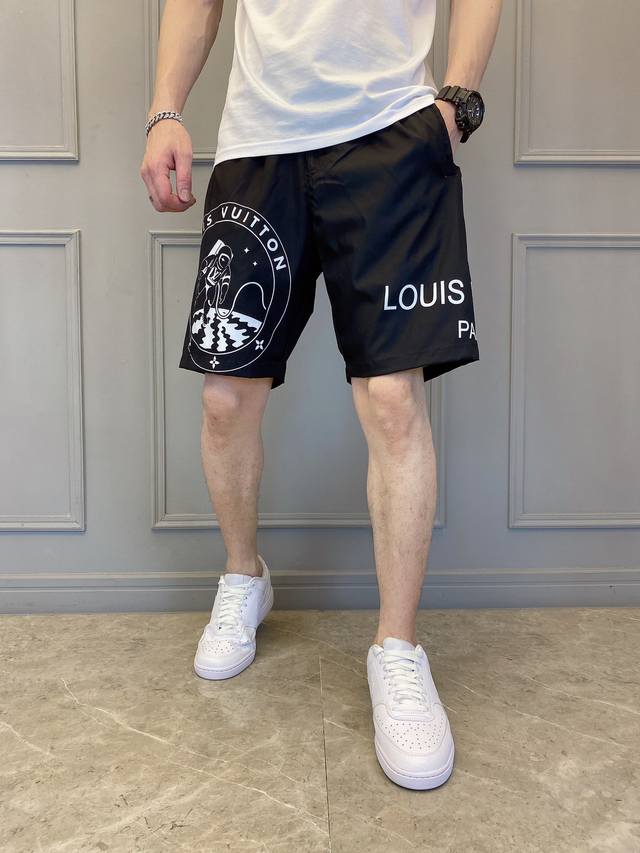 Lv These simple and stylish elasticated casual shorts are incredibly comfortable