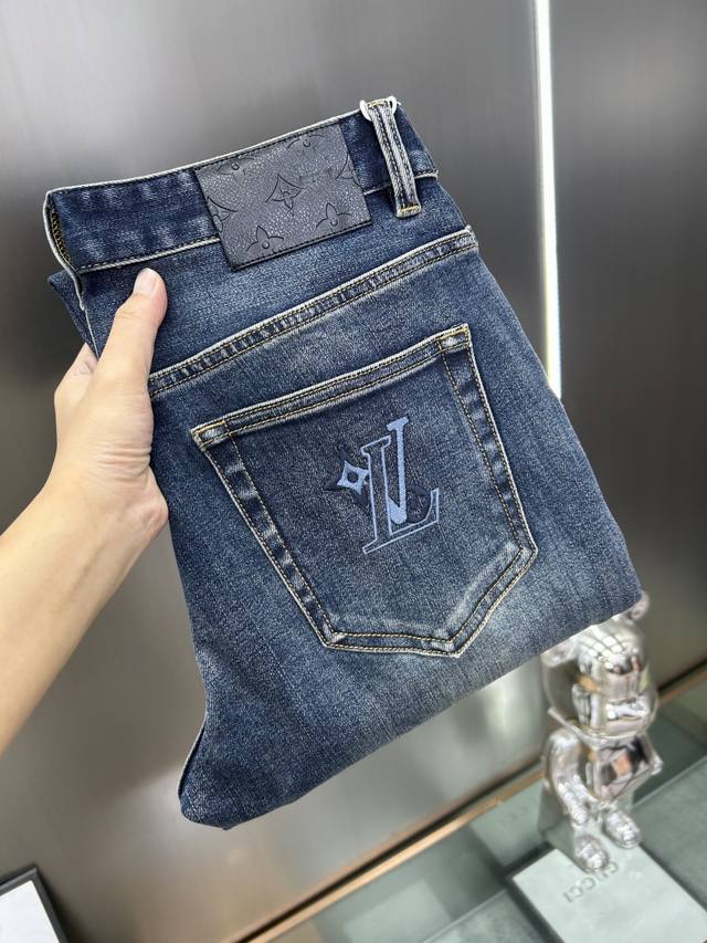 Lv 25 new casual jeans are made of carefully selected original fabrics, soft and