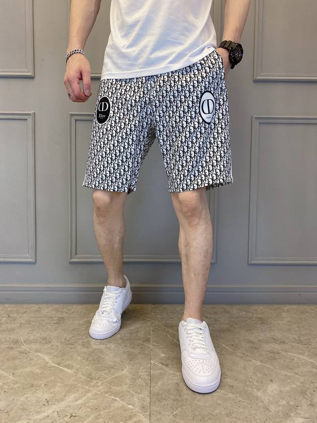 Dior's simple and stylish elasticated casual shorts are extremely comfortable, y