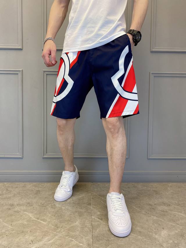 These simple and stylish Moncler elasticated casual shorts are incredibly comfo