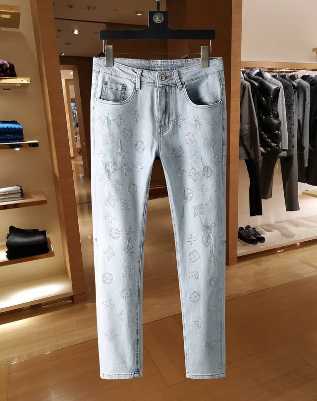 Lv Louis French Style "L*" interprets the relationship between pants and the hum