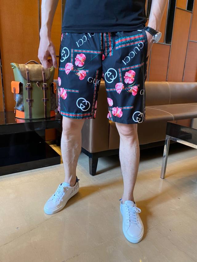 Gucci: New spring/summer casual shorts, same style as in the store. Made of cust