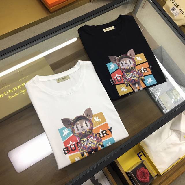 Burberry men's round neck short-sleeved shirt, with a embossed nine-square patte