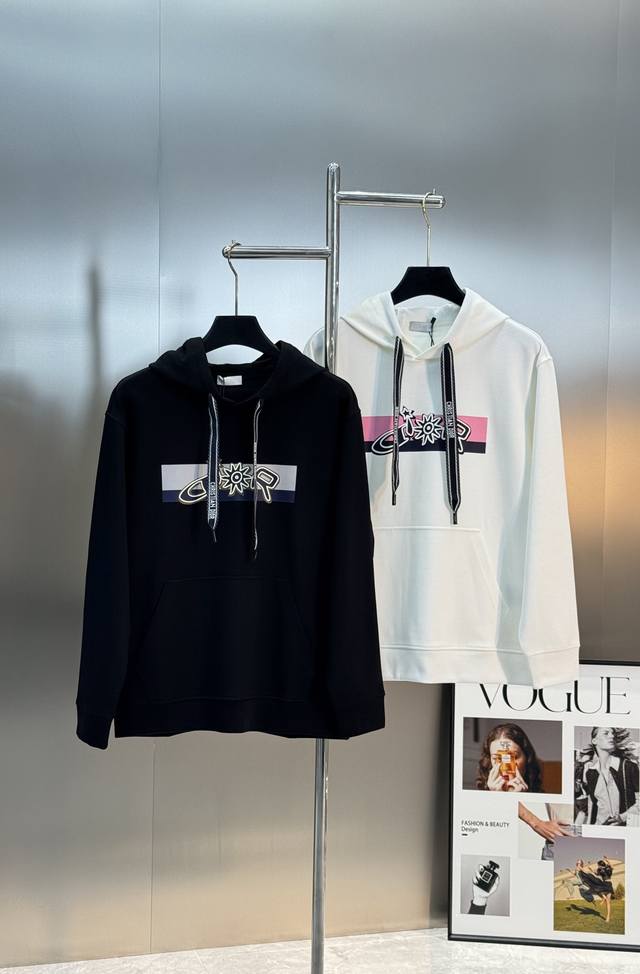 Dior's new 25S hooded sweatshirt. Perfect for casual wear. Made with the new 202