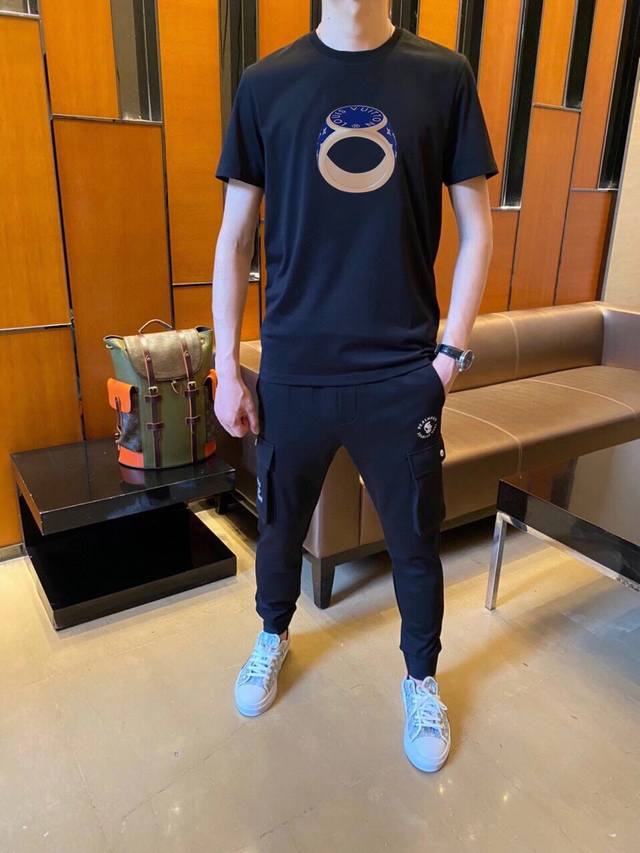 Special offer on the new Louis Vuitton Spring/Summer men's crew neck short-sleev