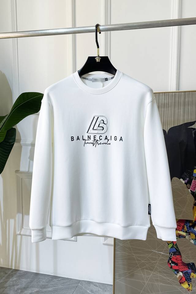 Balenciaga's 2025 Fall hit! This top-of-the-line sweatshirt and T-shirt is a mu
